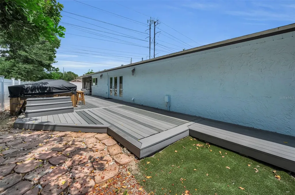 505 Whispering Oak Drive Tarpon Springs FL 34689