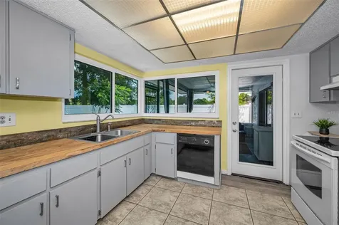 505 Whispering Oak Drive Tarpon Springs FL 34689