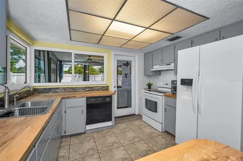 505 Whispering Oak Drive Tarpon Springs FL 34689