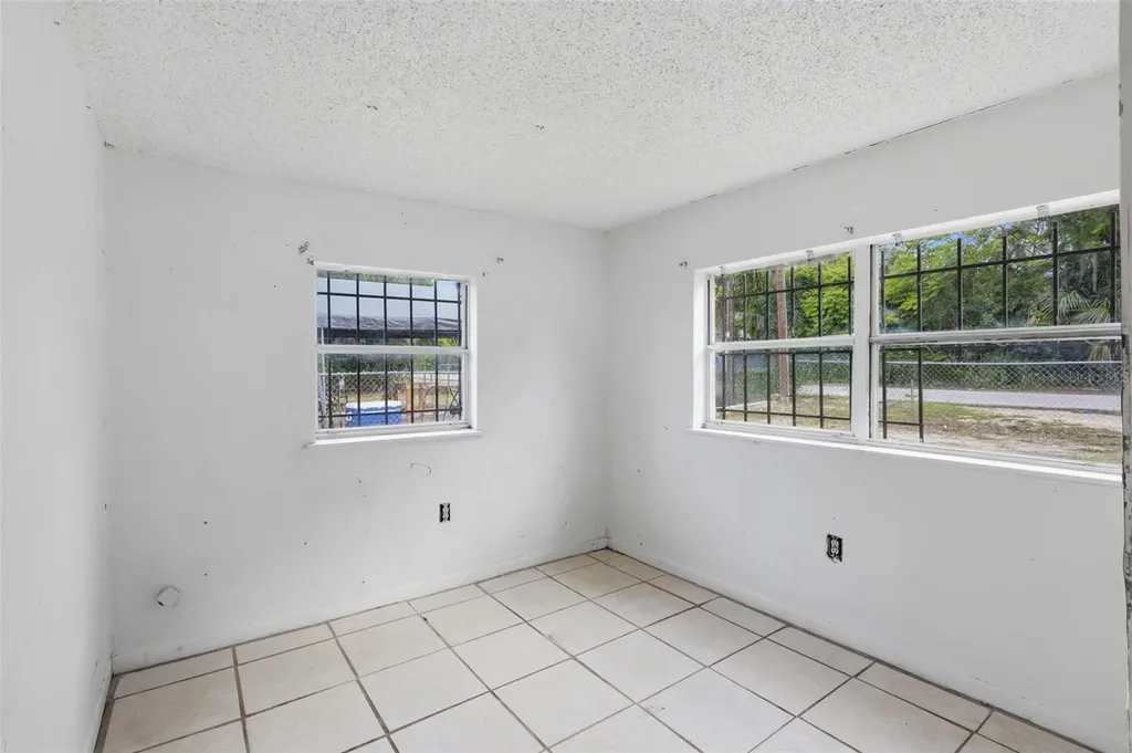 1215 S Delaware Avenue Deland FL 32720