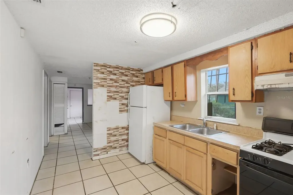 1215 S Delaware Avenue Deland FL 32720