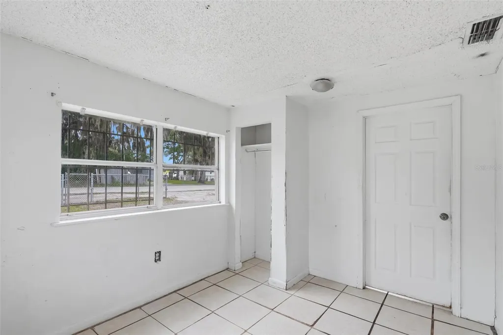 1215 S Delaware Avenue Deland FL 32720
