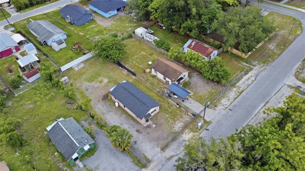 1215 S Delaware Avenue Deland FL 32720