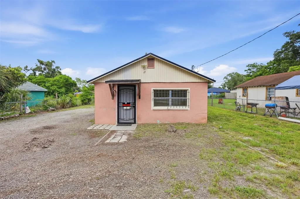 1215 S Delaware Avenue Deland FL 32720