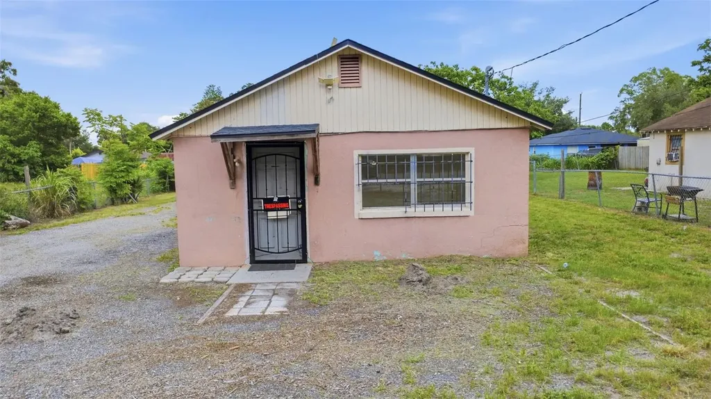 1215 S Delaware Avenue Deland FL 32720