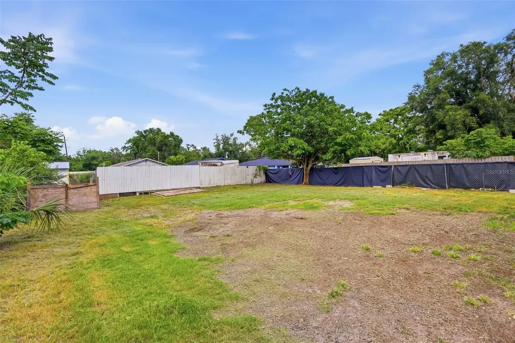 1215 S Delaware Avenue Deland FL 32720
