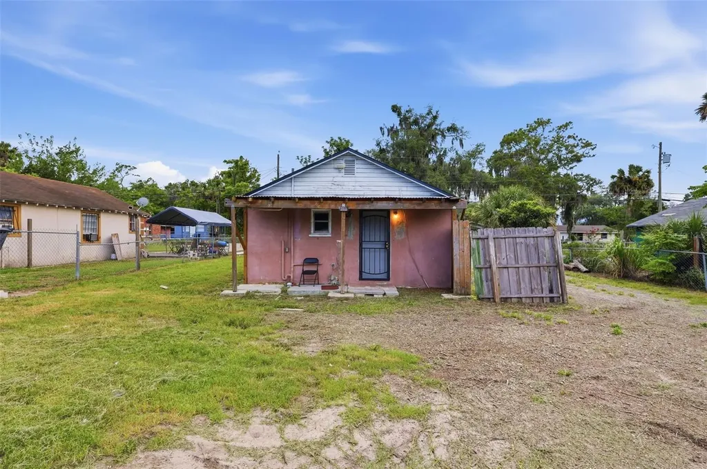 1215 S Delaware Avenue Deland FL 32720