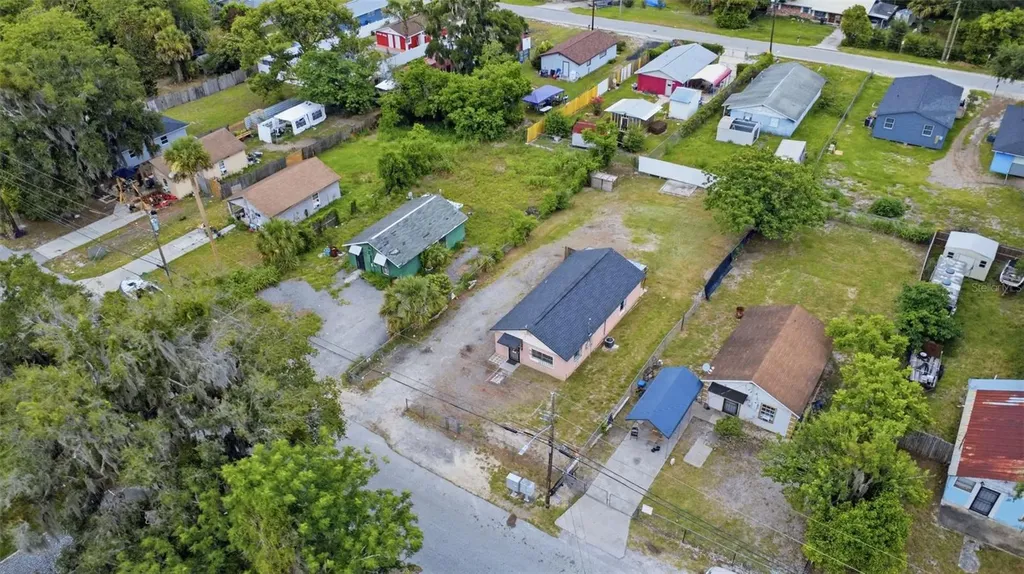 1215 S Delaware Avenue Deland FL 32720