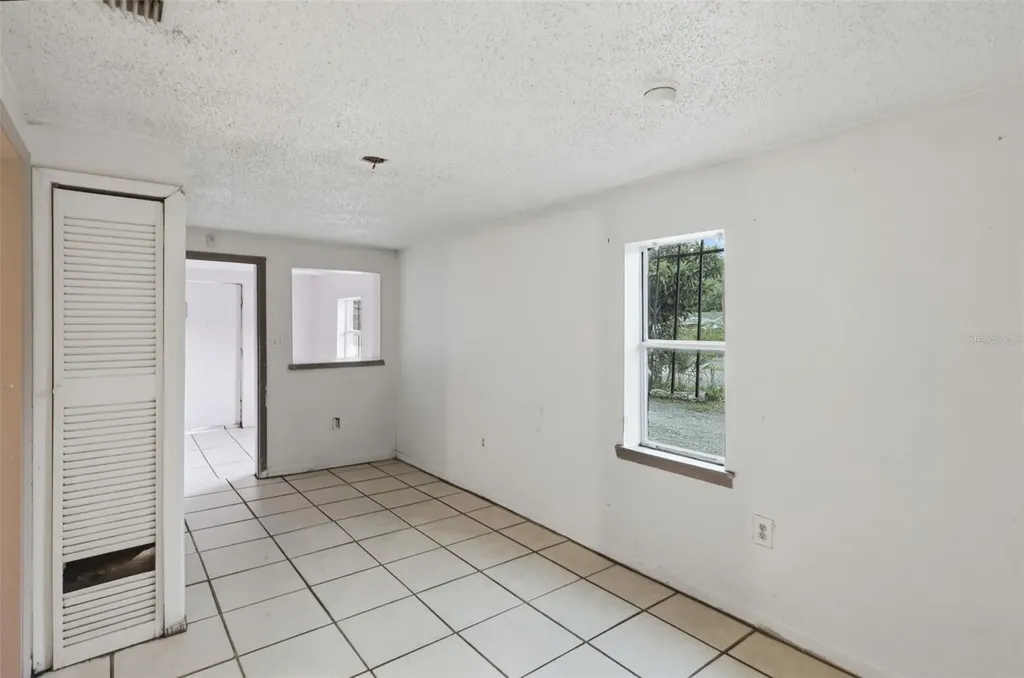 1215 S Delaware Avenue Deland FL 32720