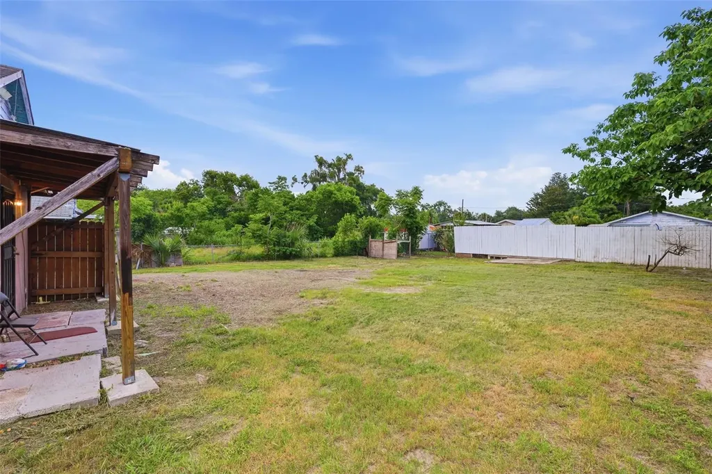 1215 S Delaware Avenue Deland FL 32720