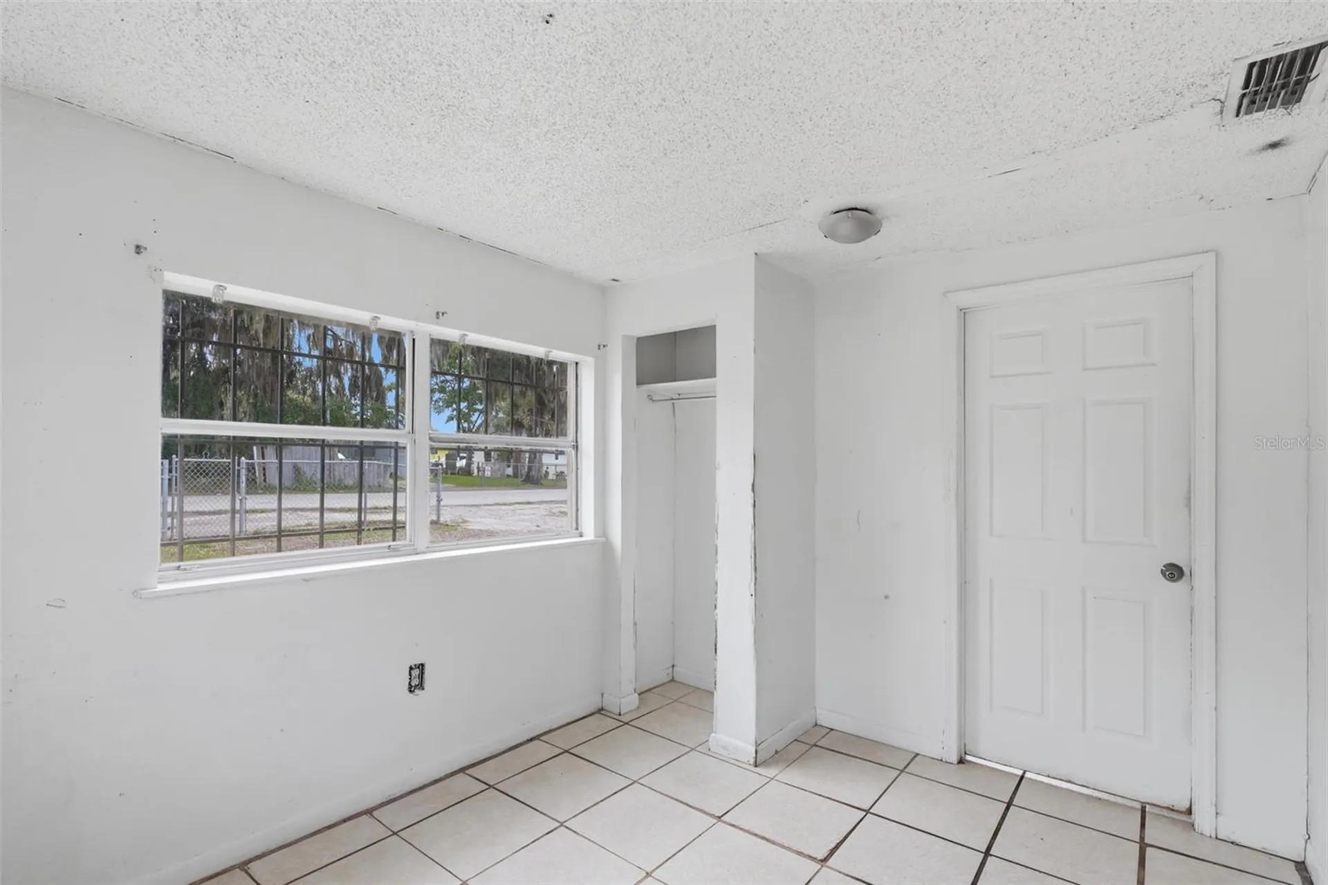 1215 S Delaware Avenue Deland FL 32720