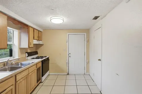 1215 S Delaware Avenue Deland FL 32720
