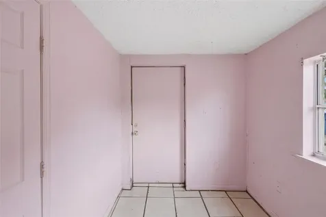 1215 S Delaware Avenue Deland FL 32720