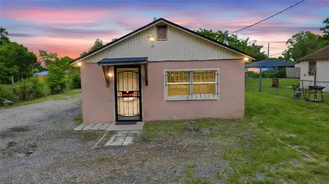 1215 S Delaware Avenue Deland FL 32720