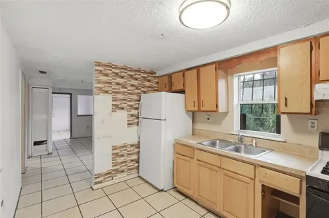 1215 S Delaware Avenue Deland FL 32720