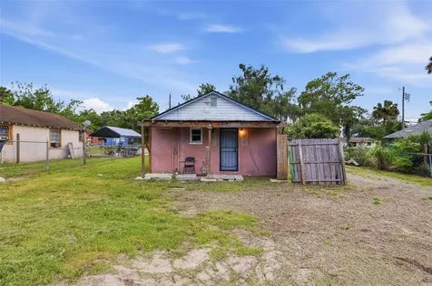 1215 S Delaware Avenue Deland FL 32720