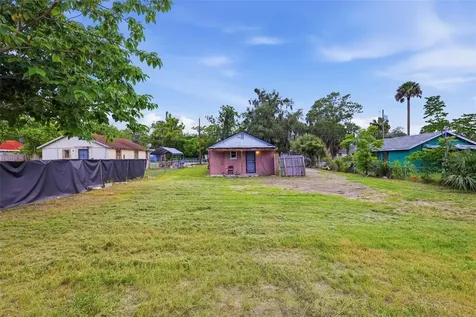 1215 S Delaware Avenue Deland FL 32720