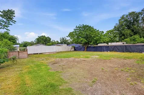 1215 S Delaware Avenue Deland FL 32720