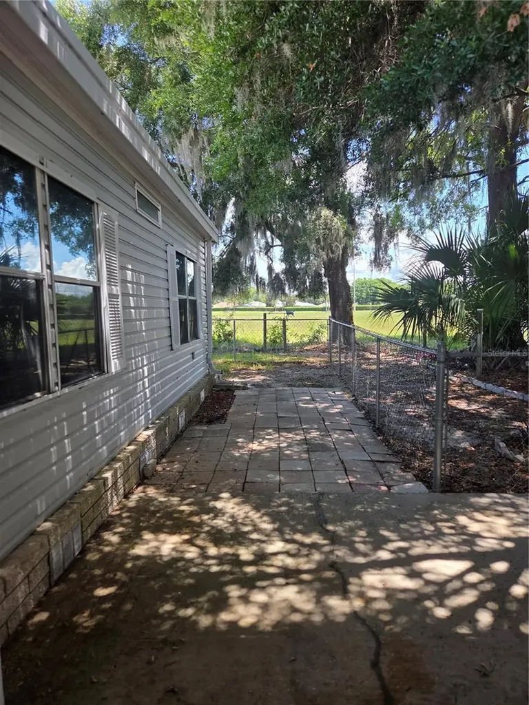 3224 Manatee Road Tavares FL 32778