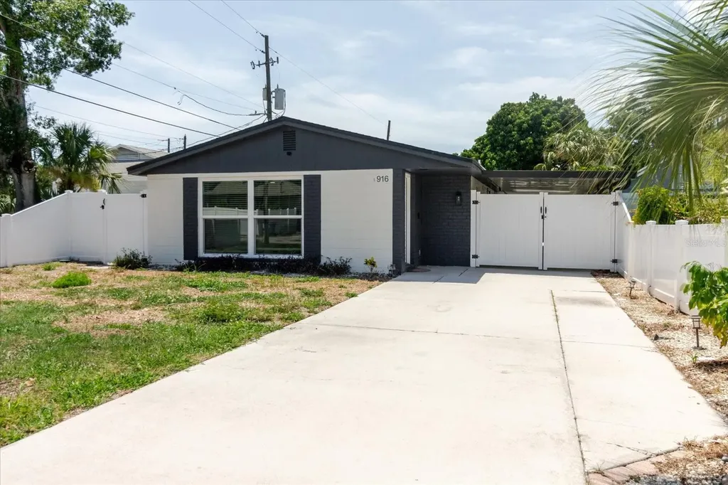 916 17th Street N St Petersburg FL 33713