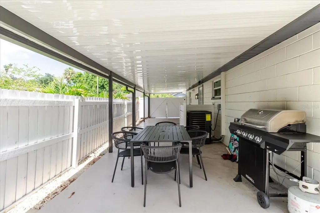 916 17th Street N St Petersburg FL 33713