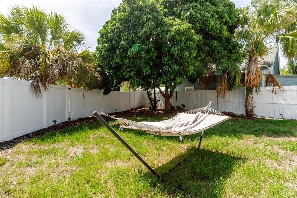 916 17th Street N St Petersburg FL 33713