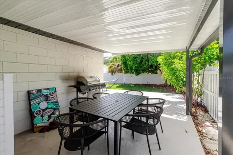 916 17th Street N St Petersburg FL 33713