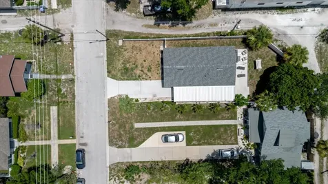 916 17th Street N St Petersburg FL 33713