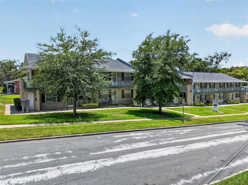 200 E 10th Avenue Mount Dora FL 32757
