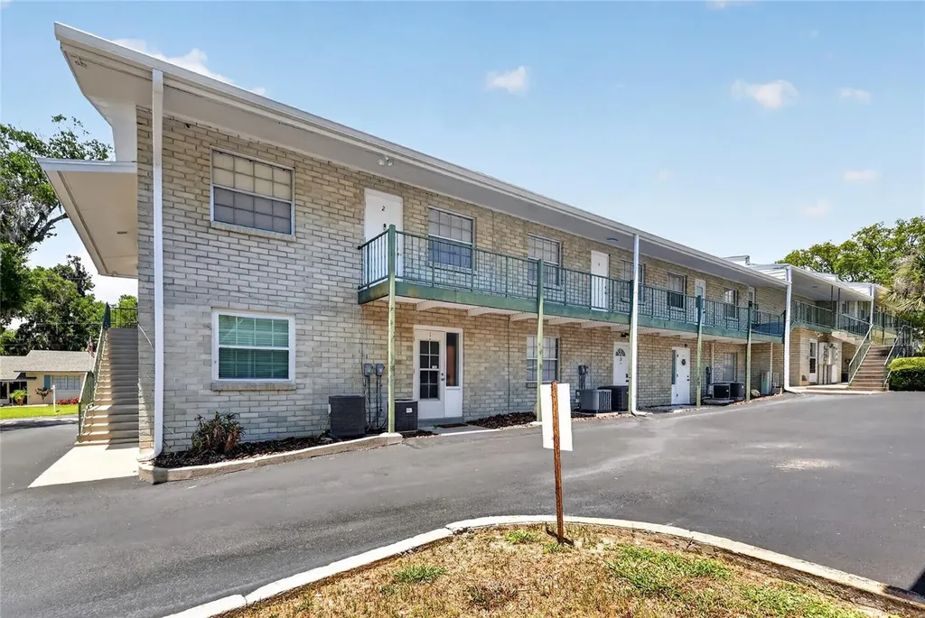 200 E 10th Avenue Mount Dora FL 32757