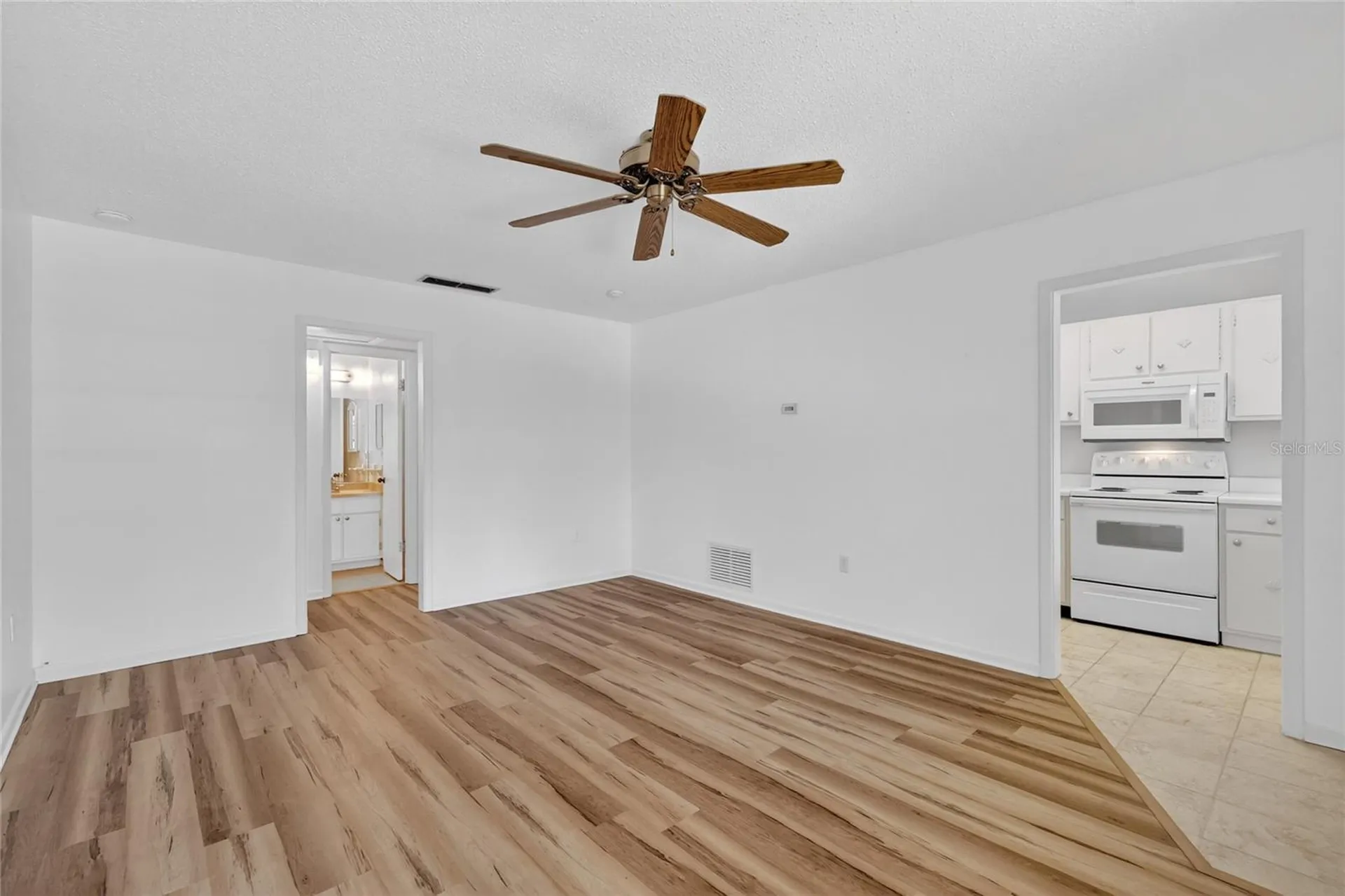 200 E 10th Avenue Mount Dora FL 32757
