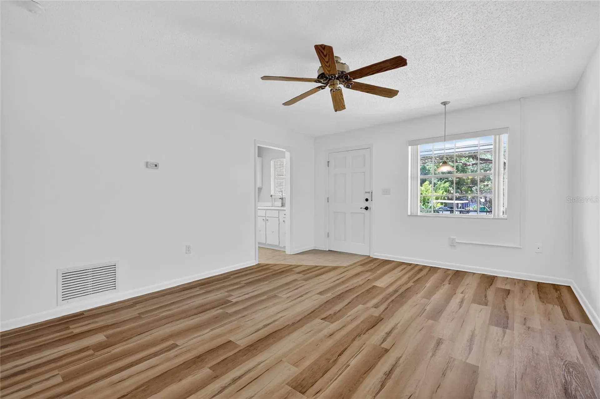 200 E 10th Avenue Mount Dora FL 32757