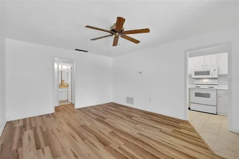 200 E 10th Avenue Mount Dora FL 32757