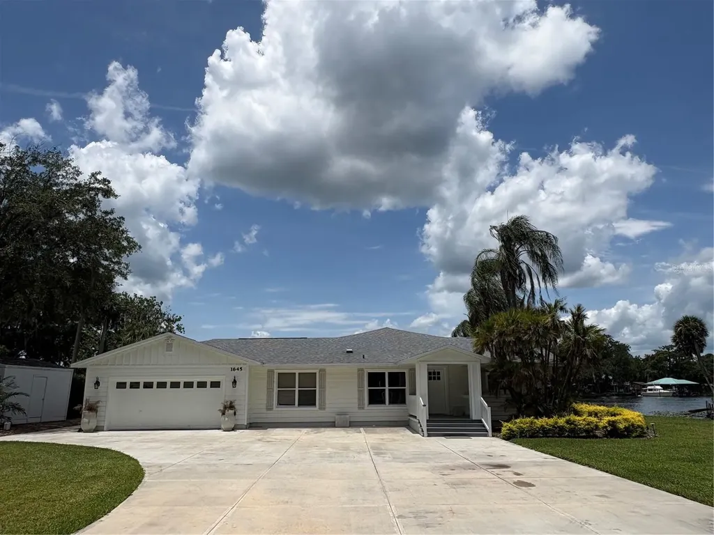 1645 Spring Garden Drive Astor FL 32102