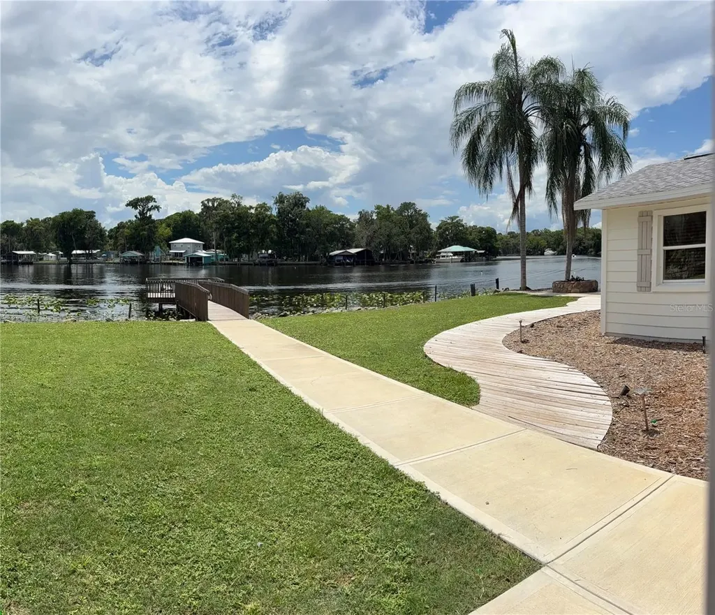 1645 Spring Garden Drive Astor FL 32102