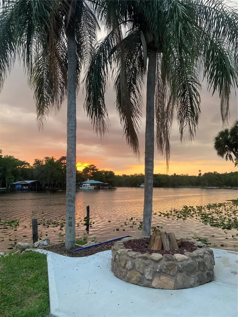 1645 Spring Garden Drive Astor FL 32102