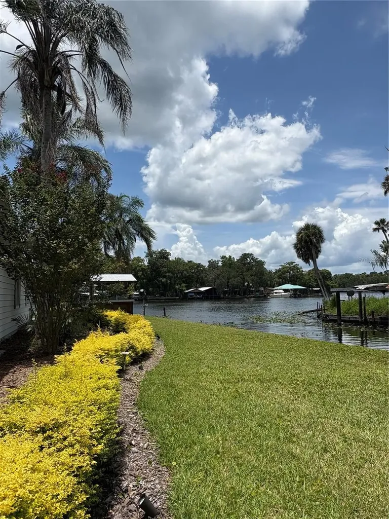 1645 Spring Garden Drive Astor FL 32102