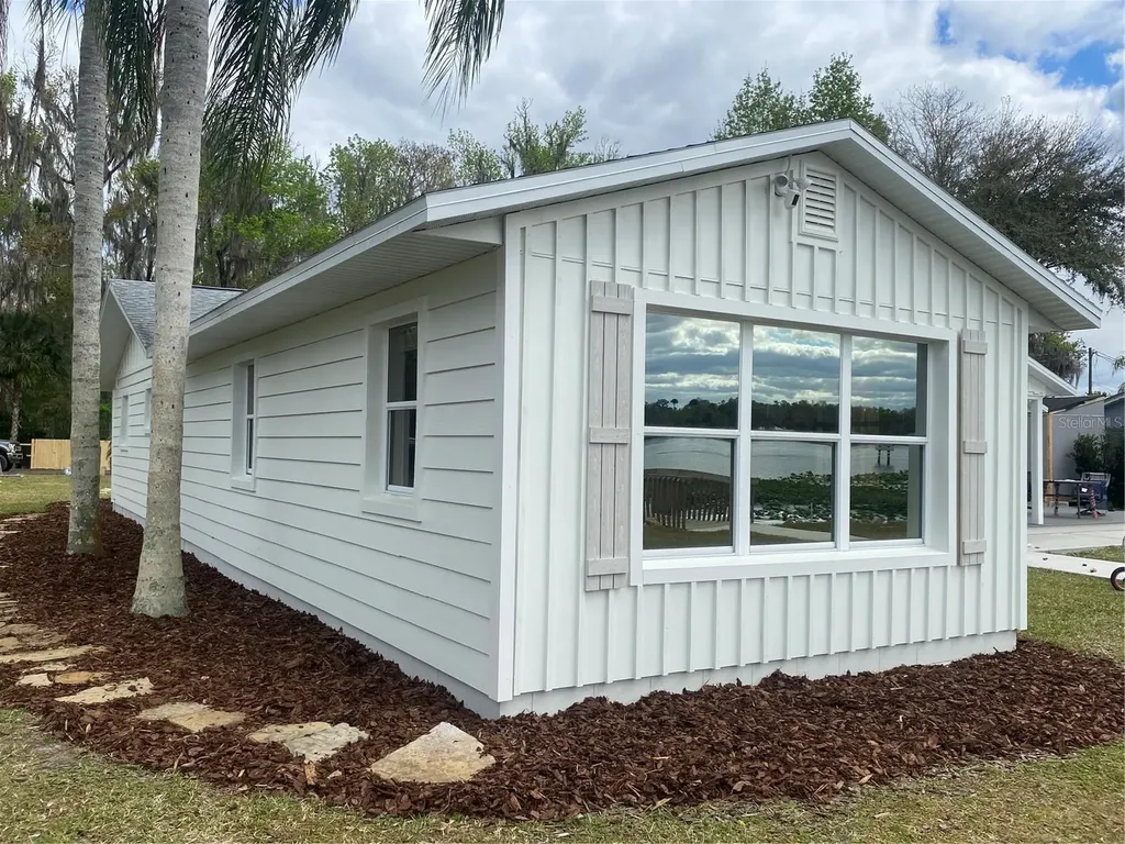 1645 Spring Garden Drive Astor FL 32102