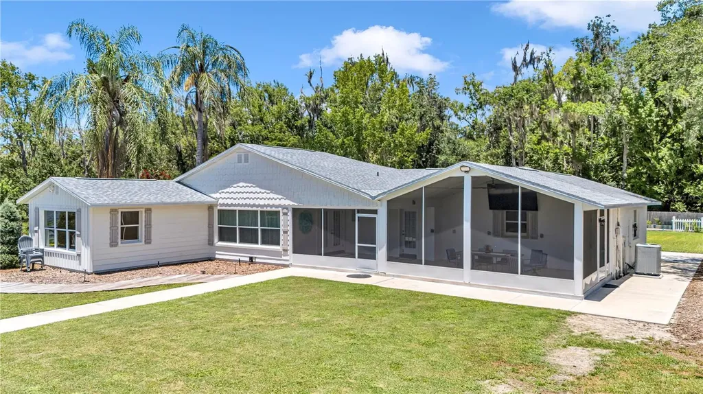1645 Spring Garden Drive Astor FL 32102