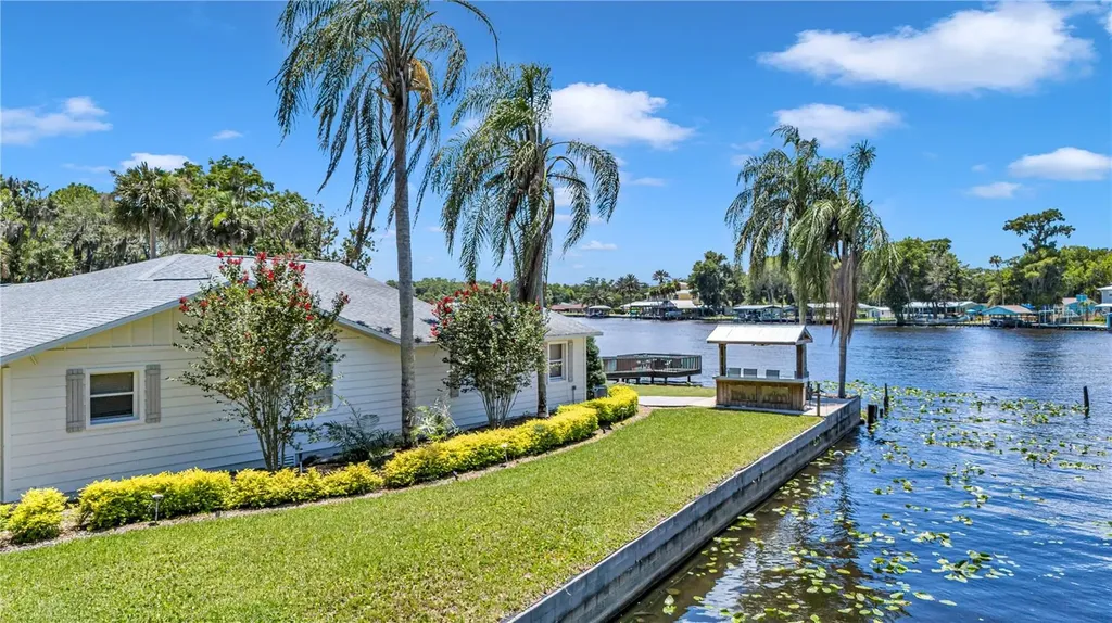 1645 Spring Garden Drive Astor FL 32102