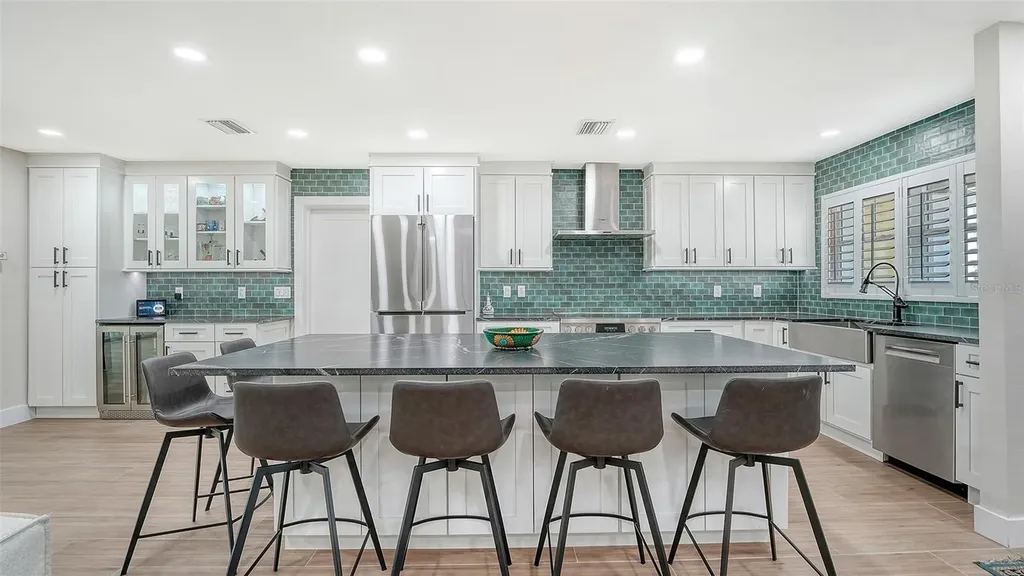 602 Buttonwood Drive Longboat Key FL 34228