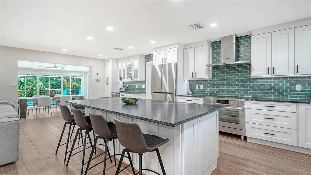 602 Buttonwood Drive Longboat Key FL 34228