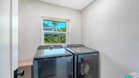 602 Buttonwood Drive Longboat Key FL 34228