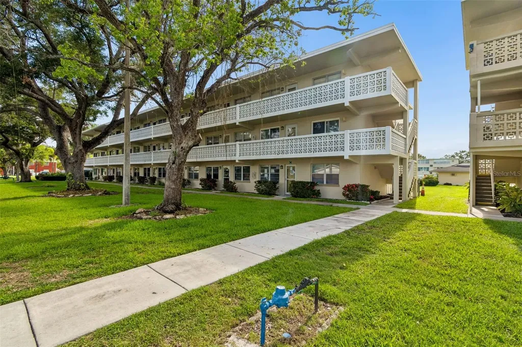 8101 11th Street N St Petersburg FL 33702
