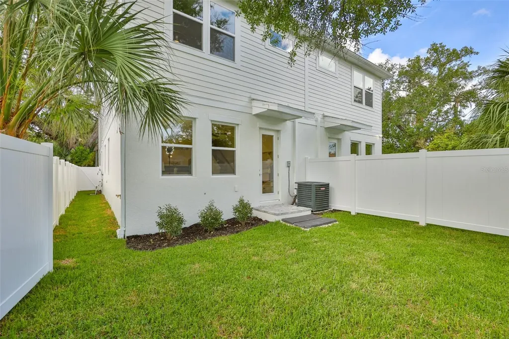 1911 W Beach Street Tampa FL 33607