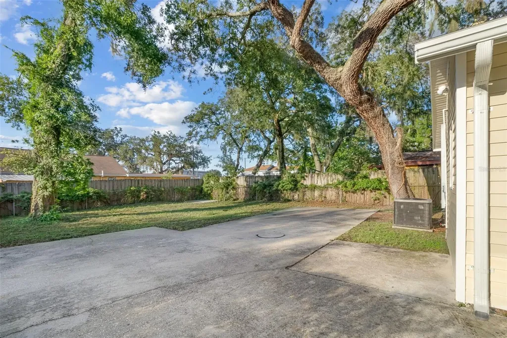 2116 E Ellicott Street Tampa FL 33610