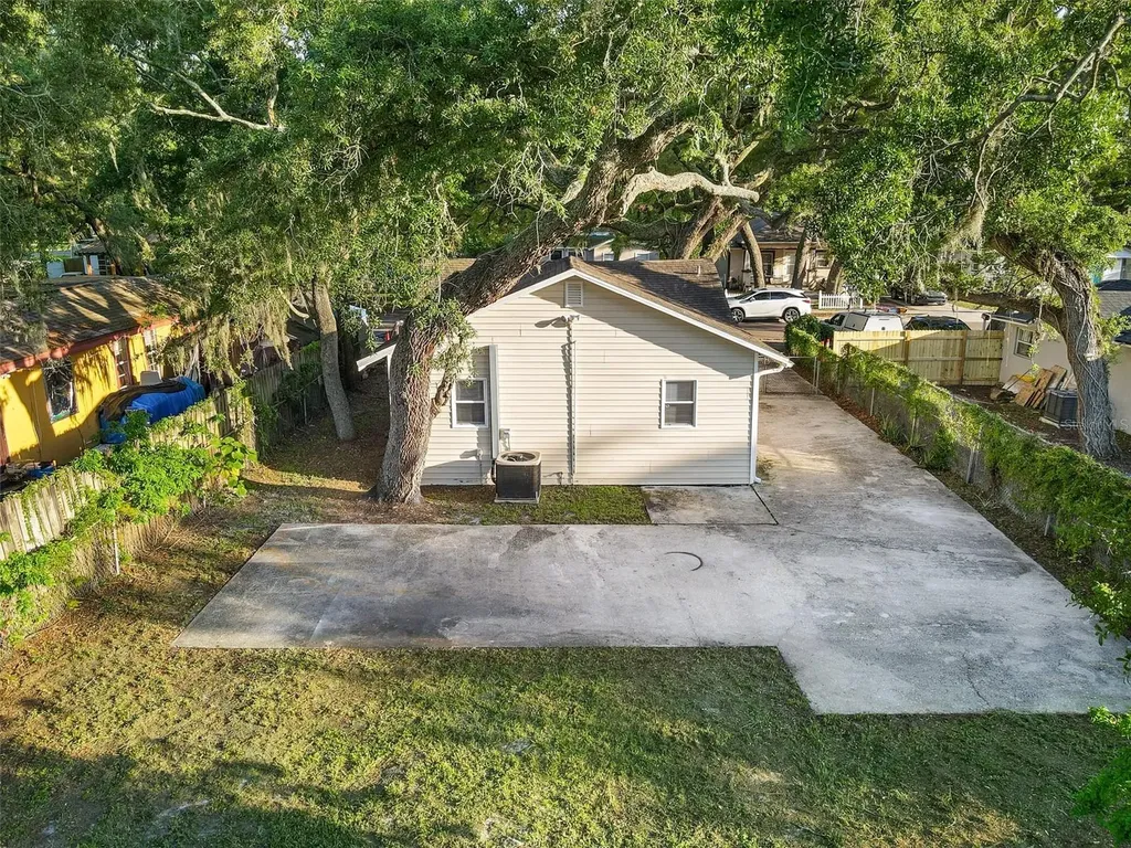 2116 E Ellicott Street Tampa FL 33610