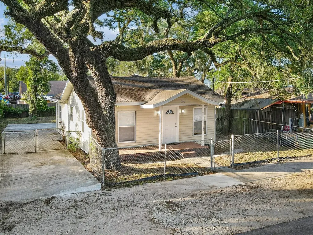 2116 E Ellicott Street Tampa FL 33610