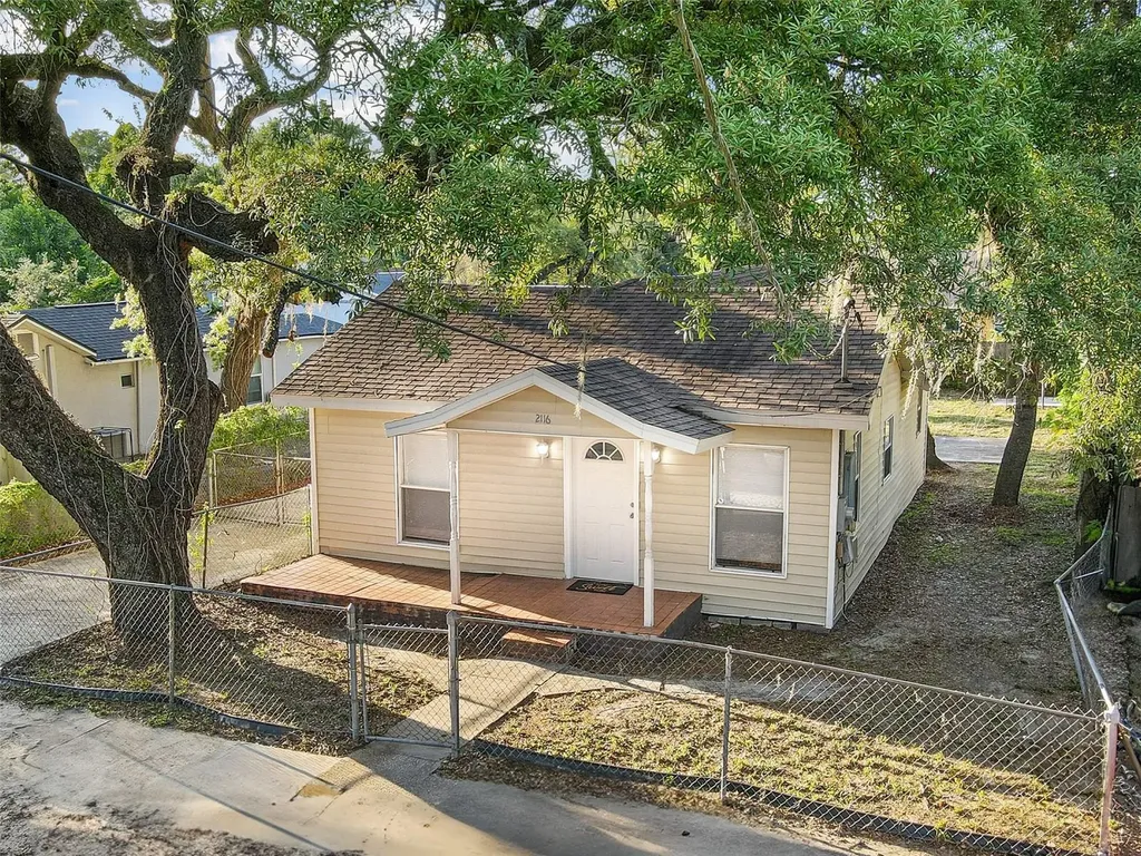 2116 E Ellicott Street Tampa FL 33610