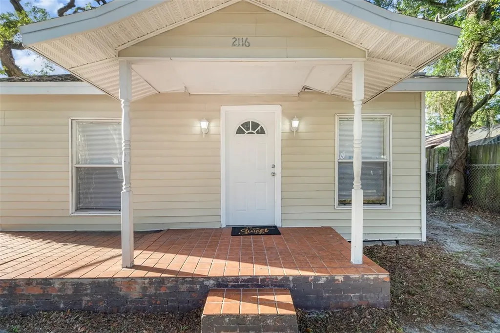 2116 E Ellicott Street Tampa FL 33610